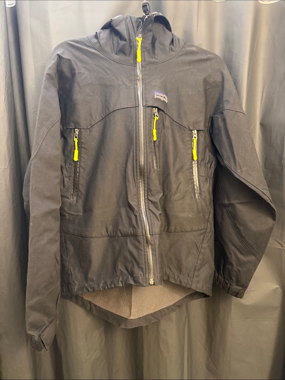 Vintage Patagonia wind shell Black Hooded Jacket with Neon Yellow Zipper Pulls M